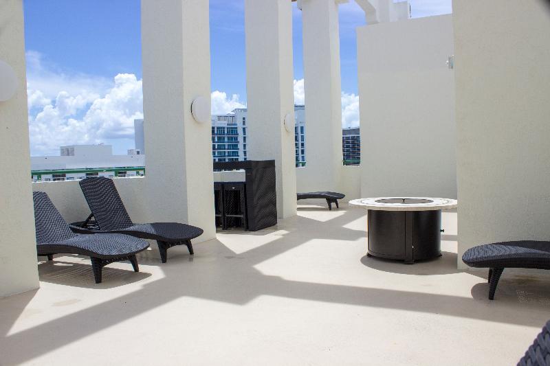 The Casablanca On The Ocean West Tower Hotel Miami Beach Exterior photo